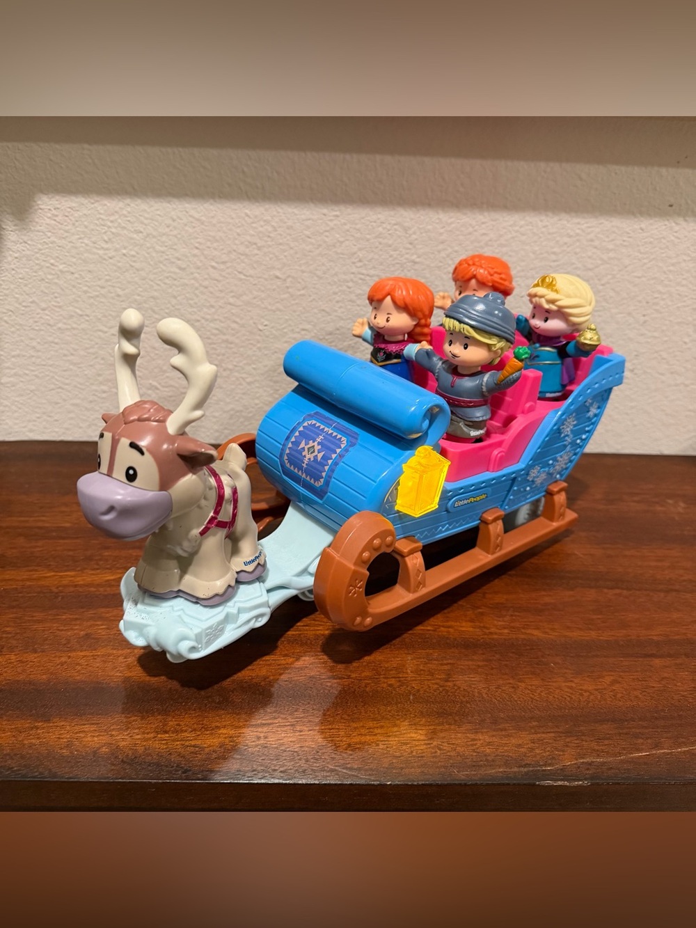Fisher-Price Little People Disney Frozen Kristoff Sleigh Sven Anna Elsa Play Set